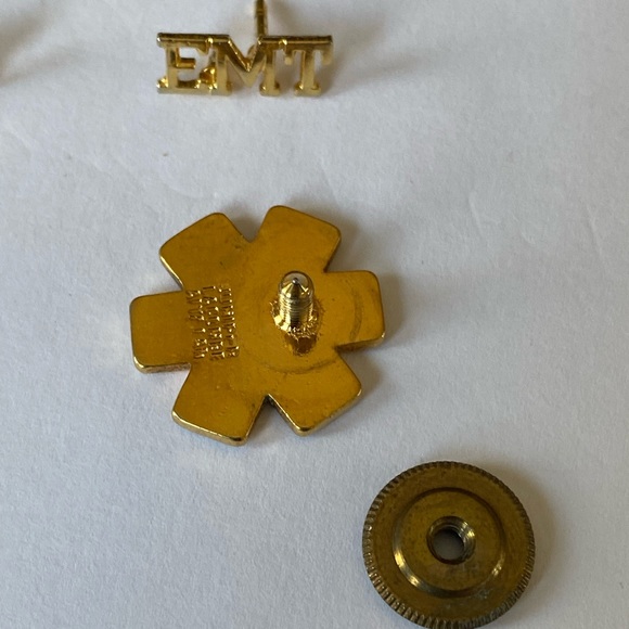 Alberta EMS Pins - Picture 8 of 10